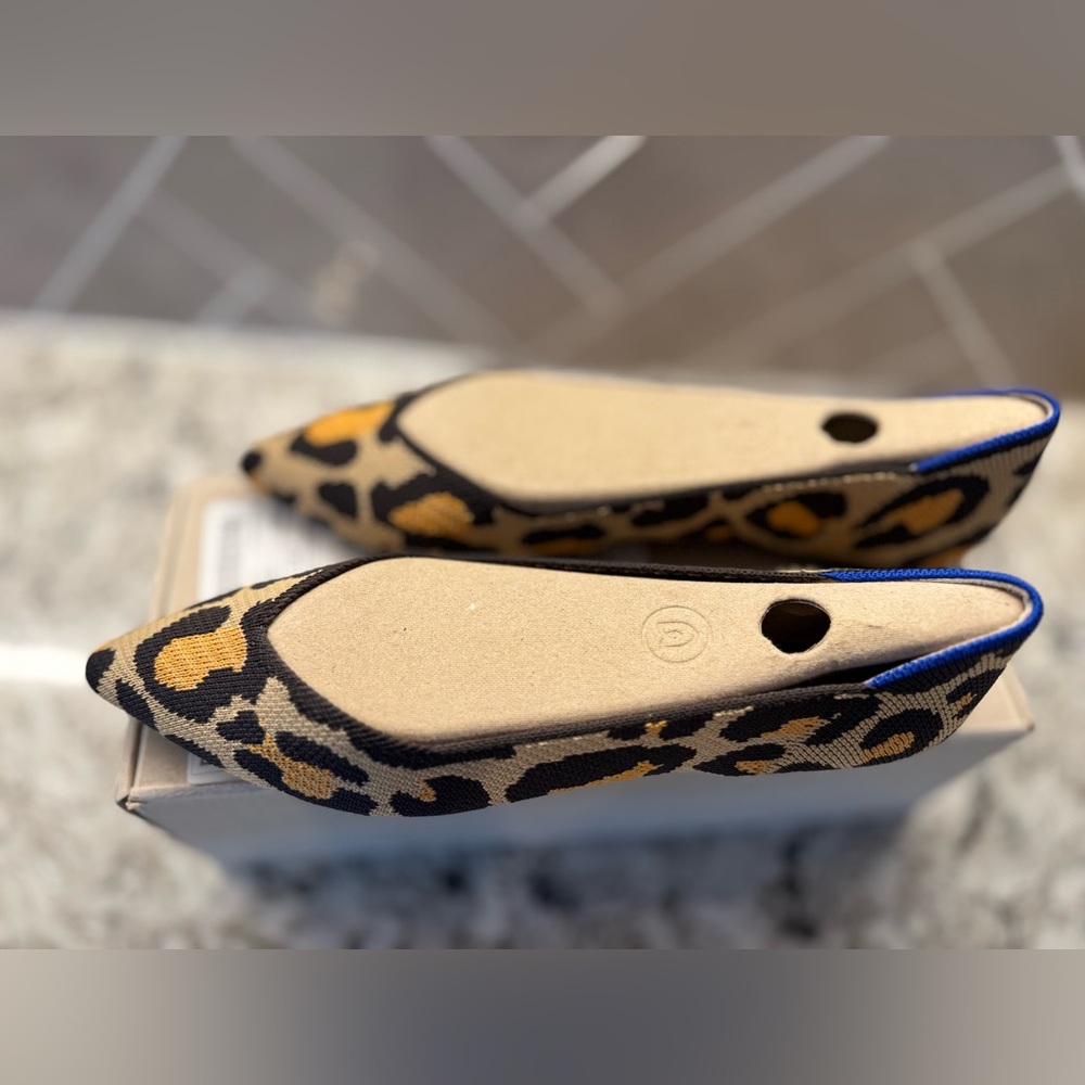 Rothy’s - Big Cat Points (size 7M) — NEW
